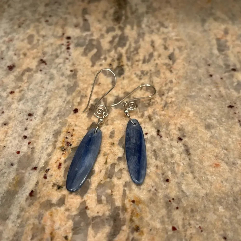 Woman's blue dangling earrings